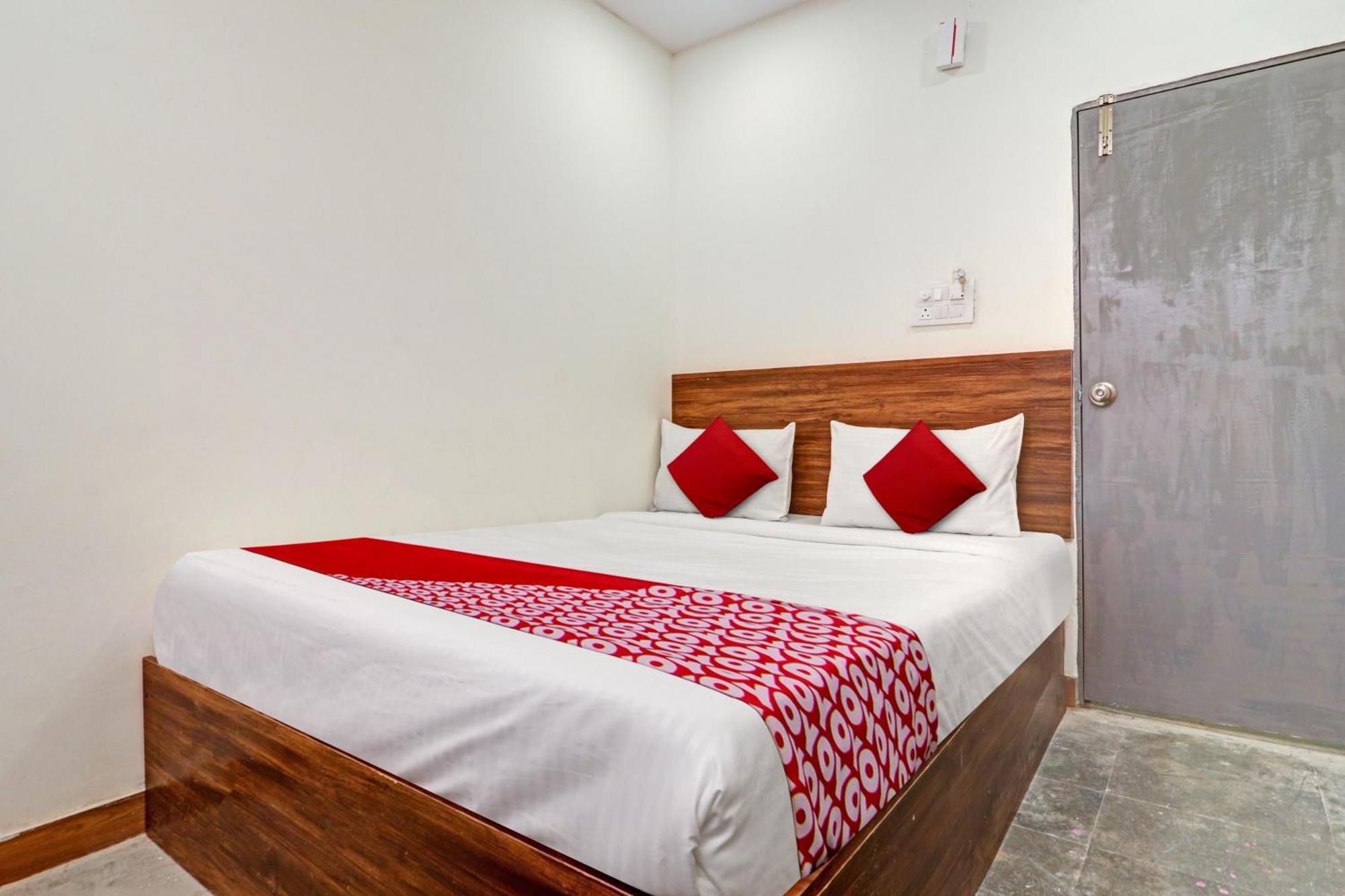Hotel O Lavish Stay Sururnagar Eksteriør billede